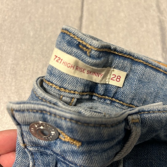 High rise Levi’s - Picture 5 of 7